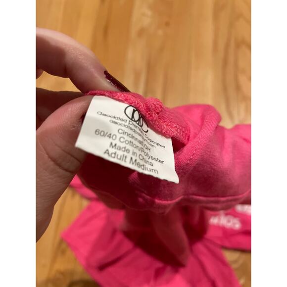 Detroit tigers pink out the park shirt with hood size medium - Picture 3 of 4